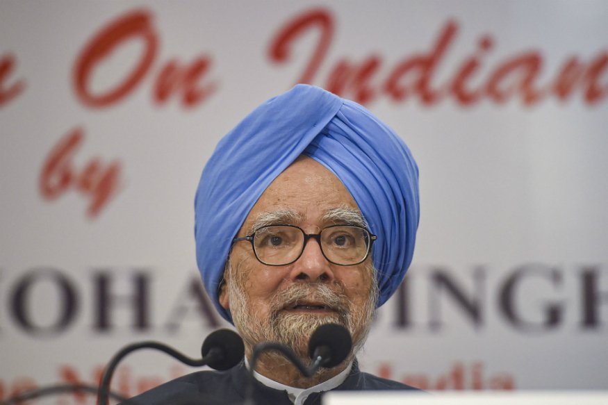 Former PM Manmohan Singh at a press conference in Mumbai.