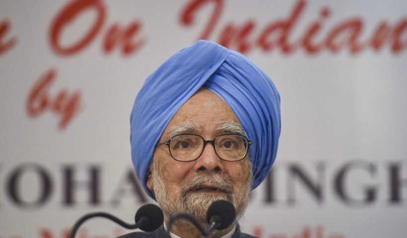 Former PM Manmohan Singh at a press conference in Mumbai.