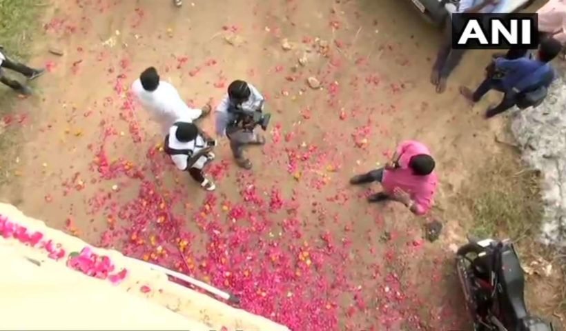 Hyderabad encounter: Locals shower rose petals on cops, distribute sweets, chant 'Police zindabad