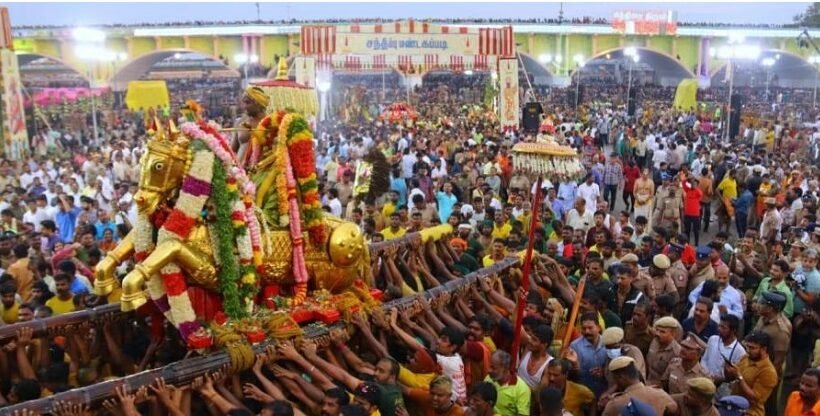 Lord Kallalagar enters Vagiai river as part of Chithirai festival in Tamil Nadu